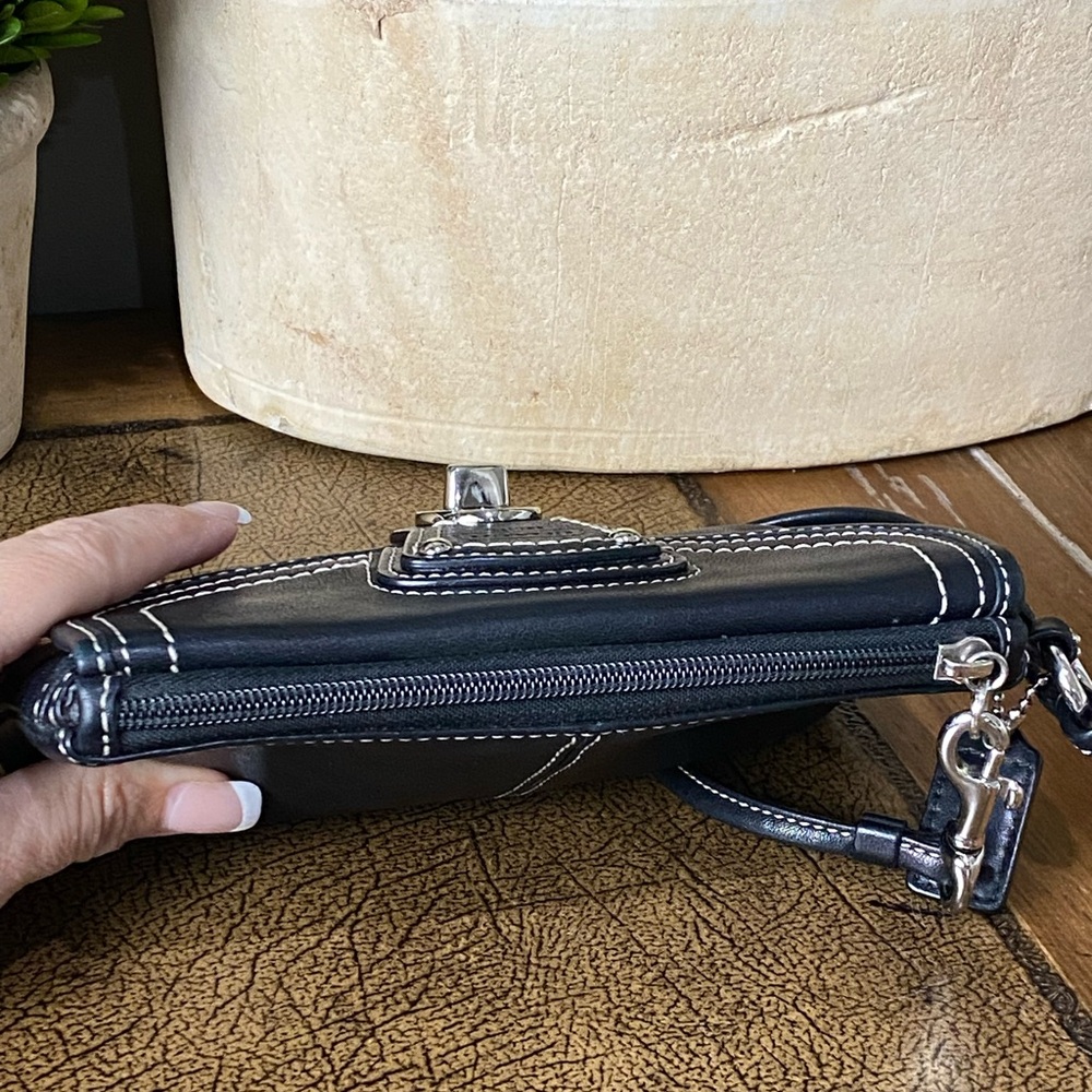 Coach Legacy Black Turnlock Wristlet Wallet
Clutch - Picture 6 of 12